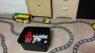Duplo spoor trein rijdt omhoog en omlaag (3325-3335)