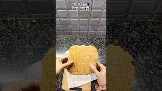 Thinnest CRUNCHY Til Papdi Recipe 🤤 | बाजार जैसी कुरकुरी तिल पापड़ी रेसिपी #shorts #familyfoodshow
