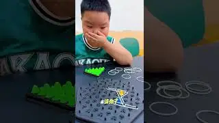 Rubber band chain chess to see who can release all the pieces first Test logical thinking abilit