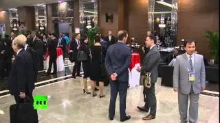 Full video of a man 'eavesdropping' on Putin & Obama at G20