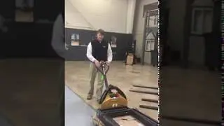 G&W has the BIG JOE E25 Electric Jack