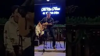 Cây đàn guitar 