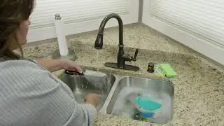 Nexcare&trade; Waterproof Bandage.mp4