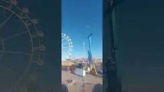 Montando En La Atracción De La Súper Tarántula De La Feria De Ram De Palma De Mallorca.
