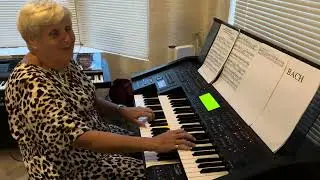 Jean Martyn plays Rameau on her Organ EL900, very unusual it is a Piano Piece 