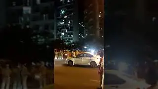🇮🇳Navi Mumbai: Outside Taloja jail right now.. people are waiting to receive Arnab Goswami.