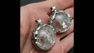 Cracked Quartz~Glow In The Dark Pendant #jewelry #crystalhealingjewelry #glowing #glowinthedark