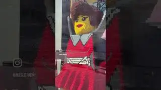 Vitrines au lego store Paris les halles