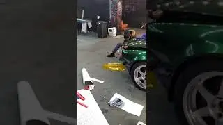 BMW E34 turbo candy green 3 этап нанесения пленки