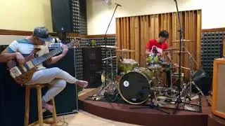Kensmith bass BSR 6P with Microtubes 500 & Ampeg SVT 810 Sound test
