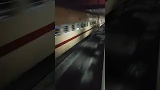 csmt Gadag express entering thane jn