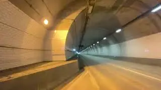YAMAHA r6 Tunnel flyby with Akrapovic exhaust