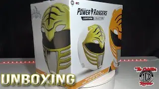 Unboxing Mighty Morphin Power Rangers Lightning Collection White Ranger Helmet