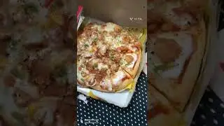 HFC pizza so delicious 😋😋#shorts #viralshorts #youtubeshorts #fun with food 😋😋