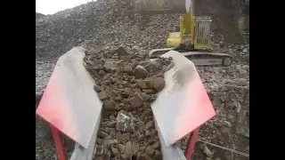 UJ 440 Trend Sandvik - jaw crusher with live prescreener to remove fines