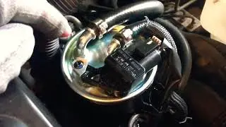 Replace fuel filter Mercedes A160 diesel.