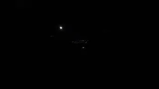 Mond &uuml;ber Hillesheim - Hillesheim bei Nacht - Dezember 2025