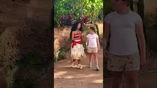 Meeting Moana at Disney World #disney #moana #waltdisneyworld #wdw #epcot #disneyworld #shorts