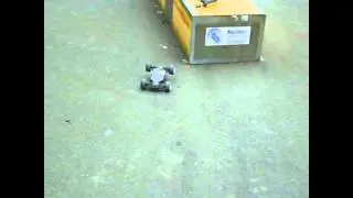 rc-car Team Associated RC18T /MT Buggy springt im Skaterpark &uuml;ber Rampe