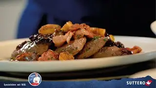 Studis Rehschnitzel mit Speck und Marroni, serviert mit K&uuml;rbis Risotto