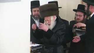 הַנֵּרוֹת הַלָּלוּ אָנוּ מַדְלִיקִין • אדמור