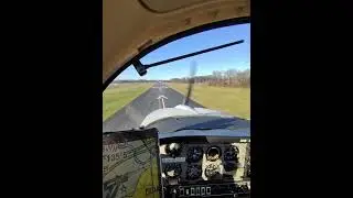 KCDW short final RWY 28 #aviation #airplane #pilot #travel #landing