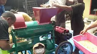 Mesin pemipil jagung berkelobot type M-10 (tanpa kupas kulit).