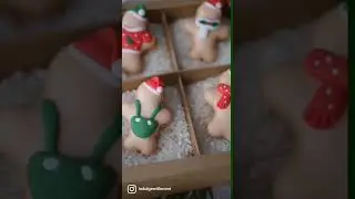 How to pipe gingerbread macarons that don't look like blobs 🤭 #gingerbread #christmas #macarons