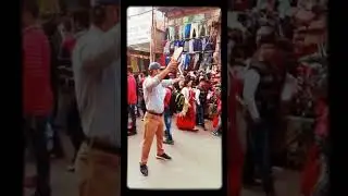 Desh ke virodh me shoes selling