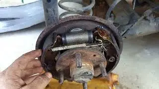 cambio de cilindro de freno posterior en Aveo activo