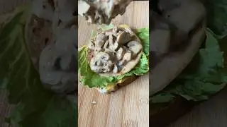Сливочный сэндвич с курицей и грибами 🥪 #гриб #сэндвич