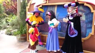 Yaky and Ximena meeting Esmeralda and Scrooge
