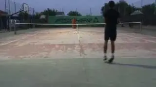 entrenamiento de tenis con m&aacute;quina lanzabolas (2)
