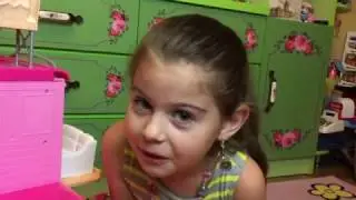 ☆Глория Ларипунька:)☆ Открывает и показывает автобус Барби - Barbie Pop-Up Camper. Детское видео.