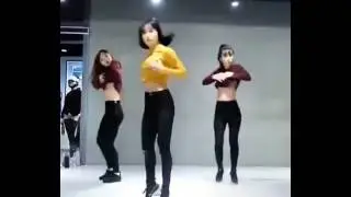 S&Atilde;O LINDAS GAROTAS DAN&Ccedil;ANDO