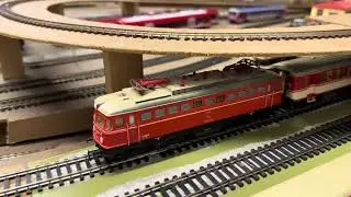 Meine Züge: Kleinbahn ÖBB 1042 + Schlierenwagen rot / elfenbein