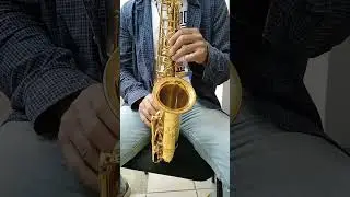 Yamaha 62 alto saxophone Purple logo