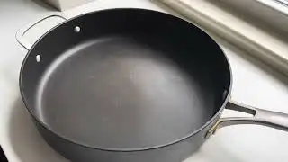 Calphalon Classic Hard Anodized Nonstick 5 Quart Saut&eacute; Pan with Cover Review