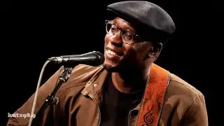 Jon Muq - &ldquo;Runaway&rdquo;/&ldquo;Shake Shake&rdquo;/&ldquo;Hello Sunshine&rdquo; (KUTX Studio 1A)