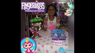 Fingerlings Minis unwrapping