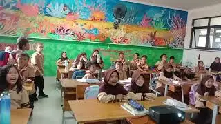 SDN Pekojan 01 kls 2B ice breaking nya mereka minta nyanyi laskar pelangi bersama.