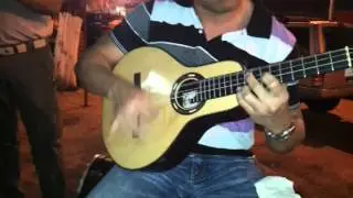 Moisés Torrealba y su bandola