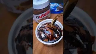 Nutella cake 1 minute in microwave #nutella #nutellacake #oreo #oreocake #easyrecipe #shorts #viral