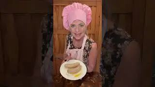 Who's in the Kitchen with Dinah, cooking Mac and Cheese Pie!