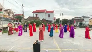 Bài về quê. Nhóm dân vũ sân bóng chòm 3