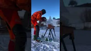 Ice carving whit chainsaw