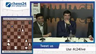 Ананд и Крамник весело обсуждают свою партию — после конференции — London Chess Classic 2014