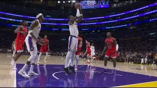 Lebron James pump fakes a 3 and then makes a step back pass to the open Deandre Ayton for the dunk