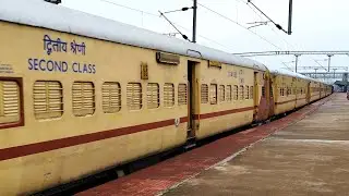 Hubballi Miraj Express with UBL WDG4 + BGKT WDG4 arriving at Dharwad railway station