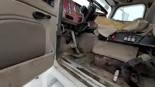 2004 International 9400 T/A Semi Truck